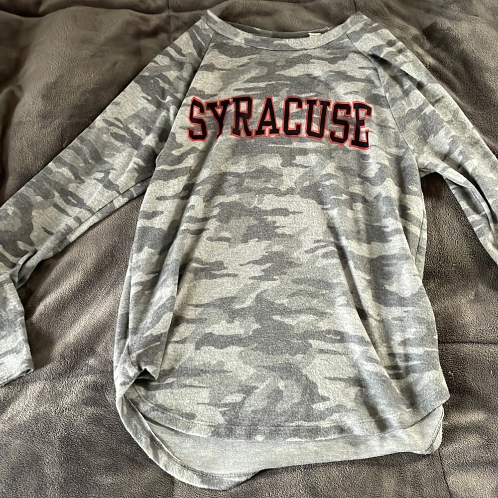 BRAND NEW, NEVER WORN! Gray camo shirt with orange “Syracuse” wording on it.